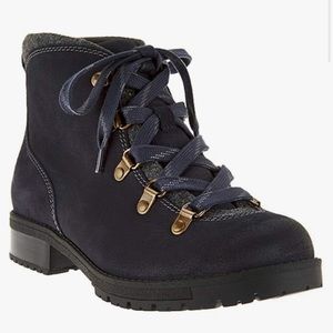 Clark’s Faralyn Alpha Suede Boots. Navy. Size 11. Very good condition.